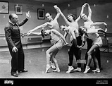 Rudolf von Laban con bailarines durante el ensayo, 1930 Fotografía de ...