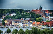 Die Altstadt und Innenförde in Flensburg vom Aussichtspunkt im ...