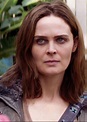 Emily Deschanel as Angela - Animal Kingdom Season 4 Episode 2 - TV Fanatic