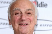 Roy Hudd, actor and comic, dies aged 83 - BBC News
