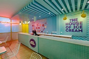 Moody neon ice cream parlor | Diseño del restaurante, Tienda de helados ...