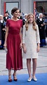 La Reina Letizia viste por primera vez de rojo para los Premios ...