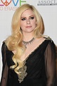 Avril Lavigne anuncia retorno e fala sobre sua luta contra doença grave | CLAUDIA