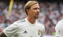 Guti Celebrates the goals of the Real Madrid and says present in the ...