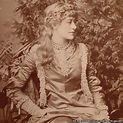 Guildford gallery explores 'most famous Victorian actress' - BBC News