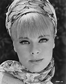 Elke Sommer | Art of love, Picture albums, Love statue