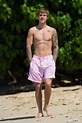 Justin Bieber Shirtless in Barbados Pictures December 2016 | POPSUGAR ...
