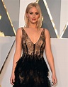 Jennifer Lawrence Wears Stunning Dress on Oscars 2016 Red Carpet ...