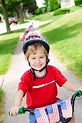 Junge Auf Einem Fahrrad Auf Juli 4. Stockbild - Bild von feiertag ...