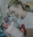 Hoo Kate Winslet and her baby, Bear Kate Winslet Images, Real Queens ...