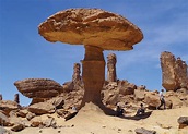 Das Ennedi Massiv, Bizarre Felsformationen, Explore Chad | Verblüffende ...