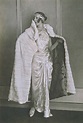 Dress and cape, 1923. John Graudenz photo. | Mode kunst, Historischen ...