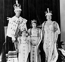 Queen Elizabeth II: Her life before she took the crown - BBC News