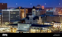 Panorama de Wichita durante la noche. Wichita, Kansas, Estados Unidos ...
