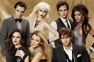 El nuevo elenco de Gossip Girl posa en las icónicas escaleras de Blair ...