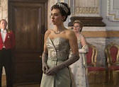 vanessa kirby as princess margaret in dress, gloves and crown Vanessa ...