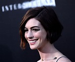 Por qué Anne Hathaway no beberá alcohol durante 18 años | Vanity Fair