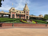 Photo Tour of Hong Kong Disneyland Resort - Part 2: Park Entrance ...