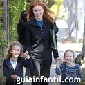 La actriz Marcia Cross pasea con sus hijas gemelas