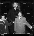 Lauren Bacall actriz con sus hijos en 1959 Fotografía de stock - Alamy