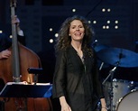 Q&A: Edie Brickell On The Band’s Stellar New Album, ‘Hunter And The Dog ...