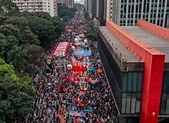 Manifestação contra o governo Bolsonaro fecha a Avenida Paulista em São ...