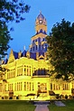 USA, Illinois, Paris, Historic courthouse - Stock Photo - Dissolve