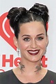 Katy Perry llevando dos moños - Los mejores peinados de la cantante ...