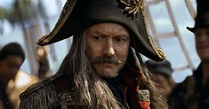 Peter Pan & Wendy Clip Introduces Jude Law as Captain Hook
