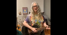 Patti Smith Performs Jerry Garcia Tribute