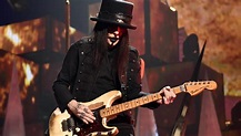 Mötley Crüe Guitarist Mick Mars Announces Retirement | iHeart