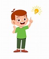 Feliz lindo niño niño con idea lámpara signo | Vector Premium