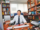 【雙重身份】醫生變身校長 笑言「陰差陽錯」 - 香港文匯報