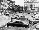 50 anni fa l'alluvione di Firenze: una città sepolta nel fango