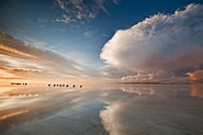 Salar de Uyuni, The World’s Largest Natural Mirror - Traveldigg.com