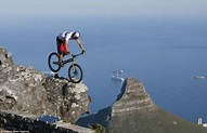南非自行車手千米懸崖秀絕技 懸空飛越岩石＠CNMA中華記協新聞聯合網｜PChome Online 個人新聞台