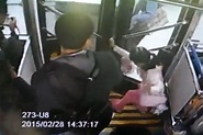 BRT車門夾女童 姐猛拍車窗哭奔2公里 - 華視新聞網