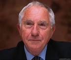 Nigel Hawthorne - High quality image size 562x479 of Nigel Hawthorne Photos