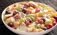 Ensalada de frutas con yogurt de 296 Kcal - Receta fácil en la app Avena