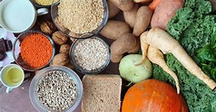 Gesund essen mit veganer Lebensmittelpyramide laut Ernährungswissenschaft