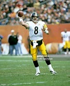 Pittsburgh Steelers quarterback Tommy Maddox throws a pass during the ...