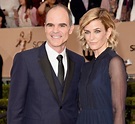 Actor Michael Kelly Not A Gay Person: Married With A Beautiful Wife And ...