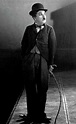 Chaplin is "For The Ages" | Cartazes de filmes clássicos, Charlie ...