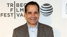 Gewusst? Das macht „Monk“-Star Tony Shalhoub heute