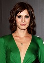 Lizzy Caplan Net Worth - Celebrity Sizes