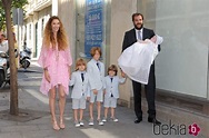 Borja Thyssen y Blanca Cuesta con sus cuatro hijos en el bautizo de ...