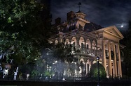 Haunted Mansion Trailer Presents a Bountiful Cast of Characters ...