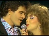 Laura Flores y Sergio Fachelli - Tú Casualmente Tú (1985) - YouTube
