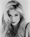 Young Celebrity Photo Gallery: Mira Sorvino as Young Woman