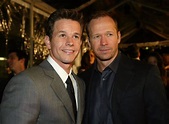 Mark y Donnie Wahlberg, juntos en televisión entre hamburguesas